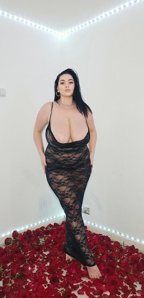 Busty Klara freie nackt foto