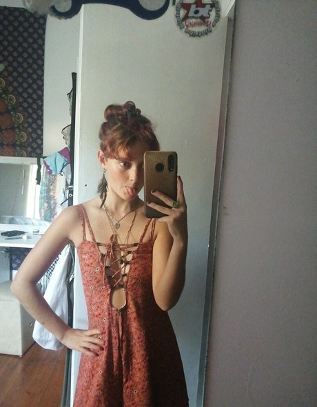 funsizedellyuwu schauspielerin nackte foto