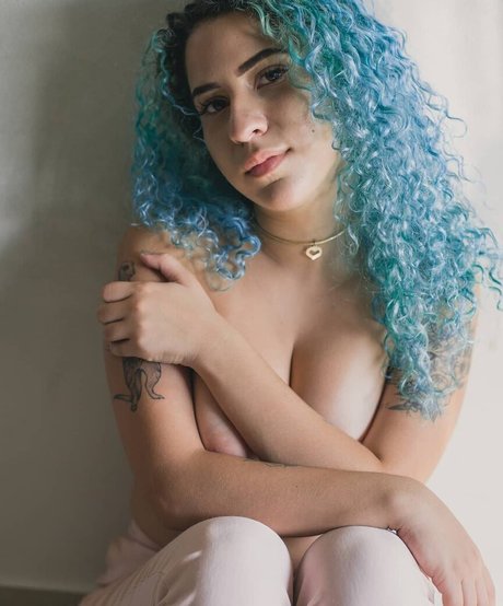 Thifany Vieira nackt schöne foto