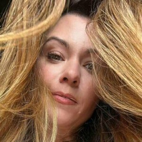 asiatische falsche titten onlyfans schöne kostenlose fotos