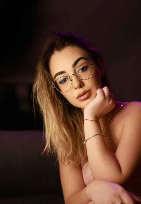 chloelucky nacktheit kostenlose foto