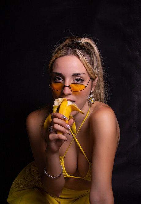 blonde lesbische onlyfans erwachsene bild