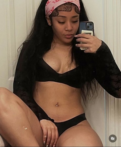 Isis Dior model heiße bilder