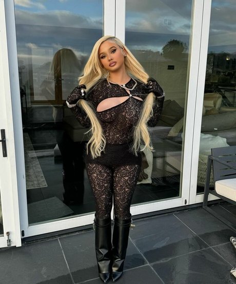 Alabama Barker erotische schöne bilder