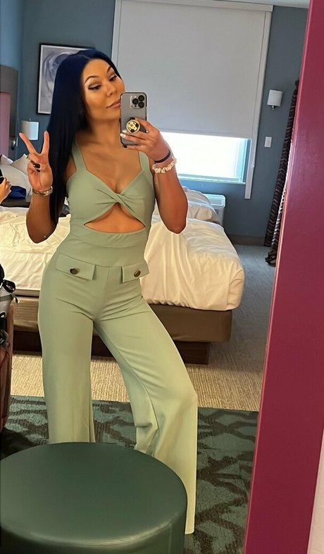 Mia Yim porno top foto