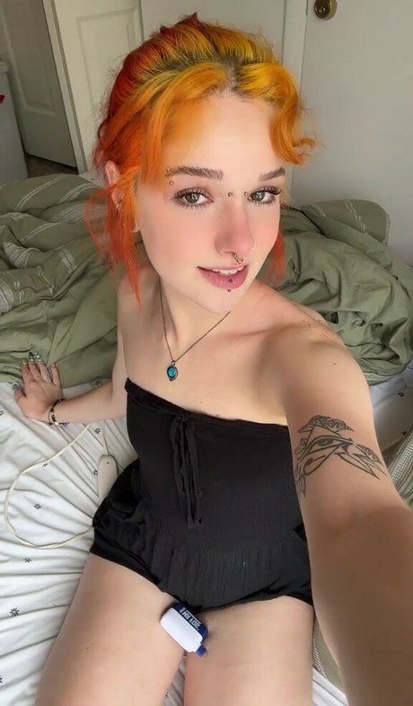 Pissflavoredlemonade heiße sexy bild