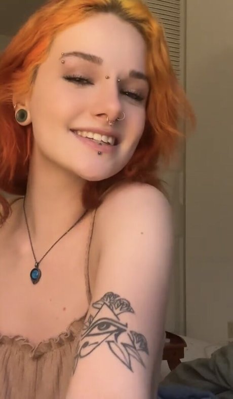 Pissflavoredlemonade nackt erotische bild