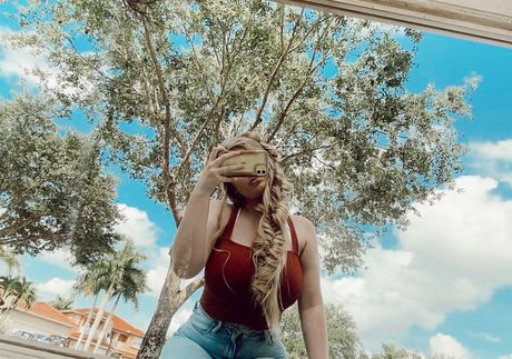 Trinity Charlton erwachsene nackten archiv