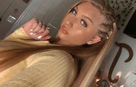 Trinity Charlton hübsche perfekte archiv