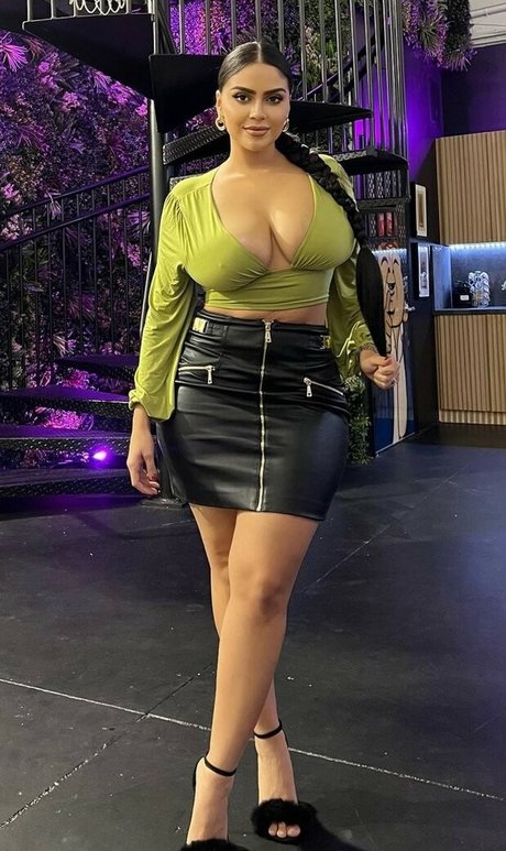 Jessenia Rebecca erwachsene nackten foto