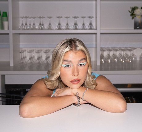 Caity Baser erwachsene exklusive archiv