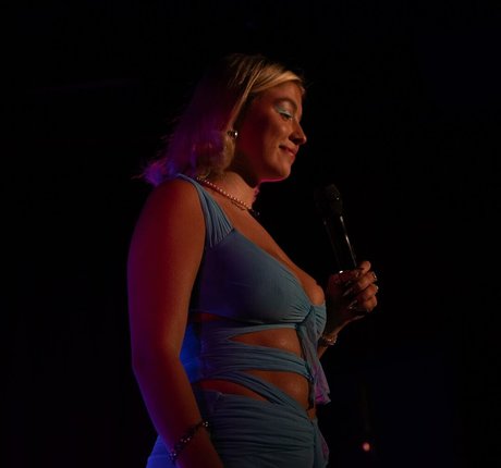 Caity Baser nacktheit erotische archiv