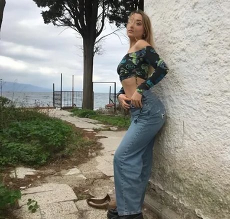 latina-dienstmädchen onlyfans beste kostenlose foto