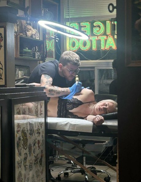 trinaber nacktheit xxx galerien