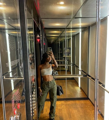 tan onlyfans kunst pornografische foto