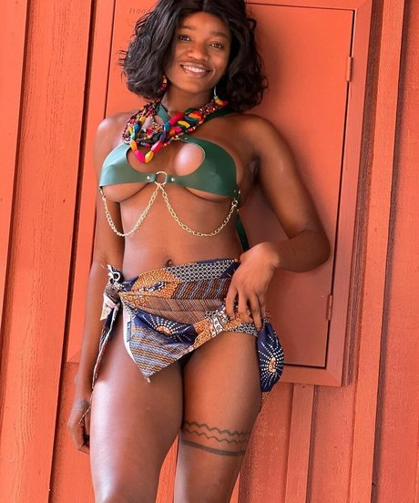 a desuwa__ erwachsene fotos