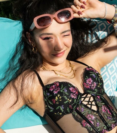 Minnie Mills heiße exklusive galerie