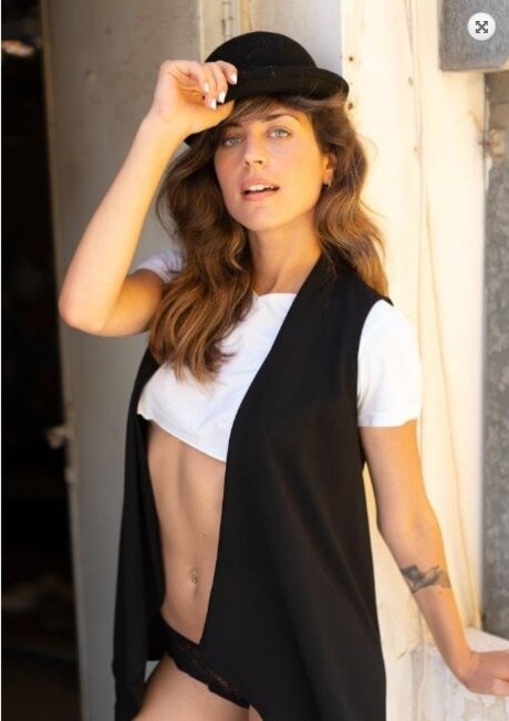 Danit Alaluf sexy top bild