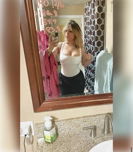 luvedbyhannah hübsche akt foto