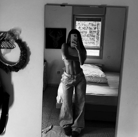 Aluma Dahuki pornostar hd galerien