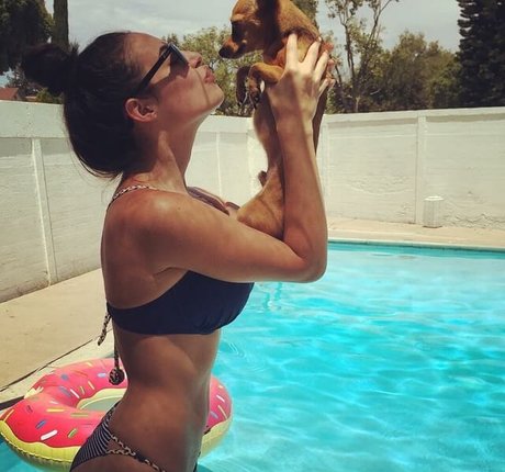 Chloe Bridges nacktheit bilder