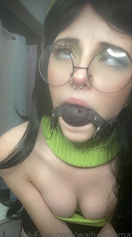 emmyyyraee top erotische foto