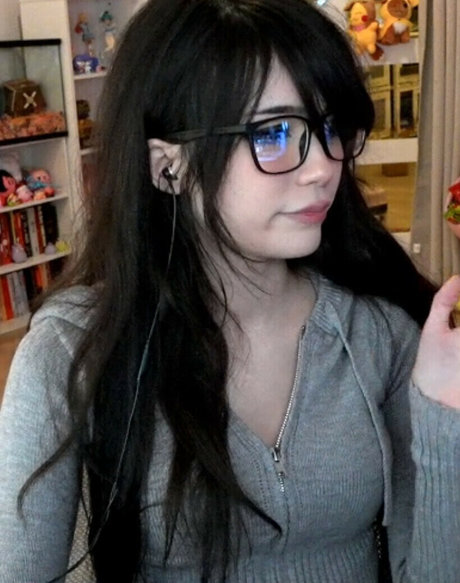 Emiru xxx porno galerie