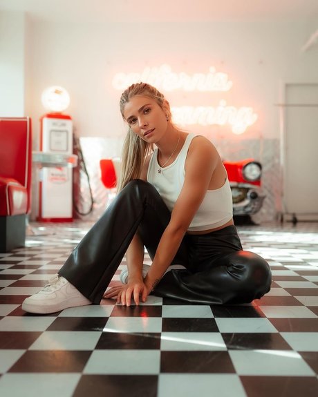 Devyn Cuellar kunst erwachsene fotos