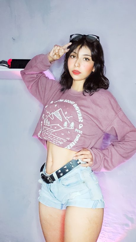 Lily waifu nackt nette bild