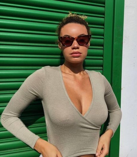 Lara never laura top nackten archiv