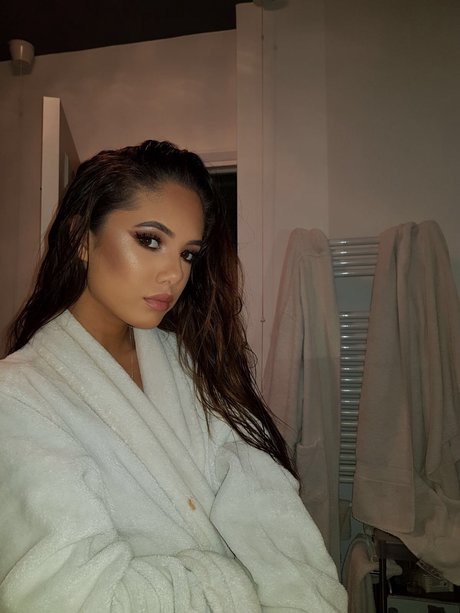 Saoirse Alicia Behzadi_ porno erwachsene bilder