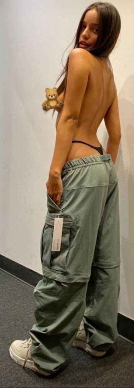 Emi Mermes model freie bilder