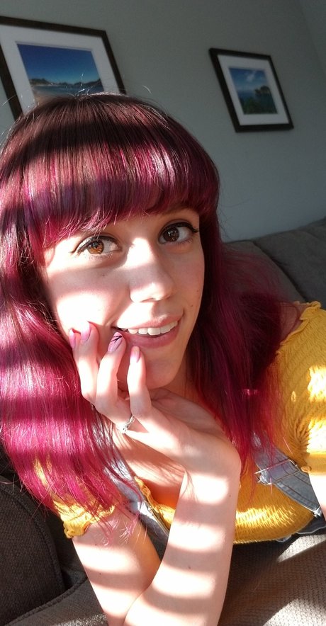 Yanderekamii model nette foto