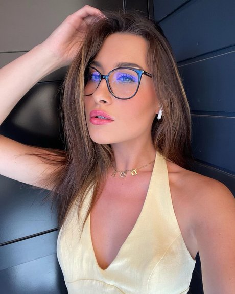 Maelyss Lepage sexy pornostar bilder