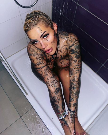 Leoni Baltz_ schauspielerin sexy archiv