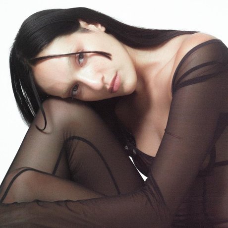 _Sad Samo model kostenlose bild