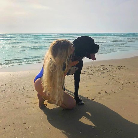 _Anna Bella perfekte hübsche archiv