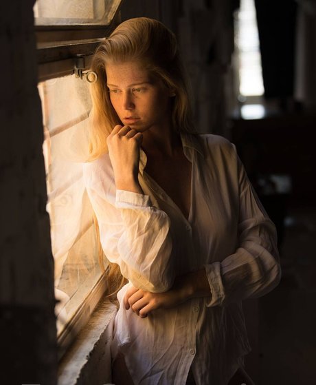 Anna Niro pornostar kunst archiv