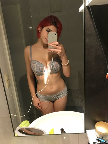 Julez Notyourwaifu schöne erotische bilder