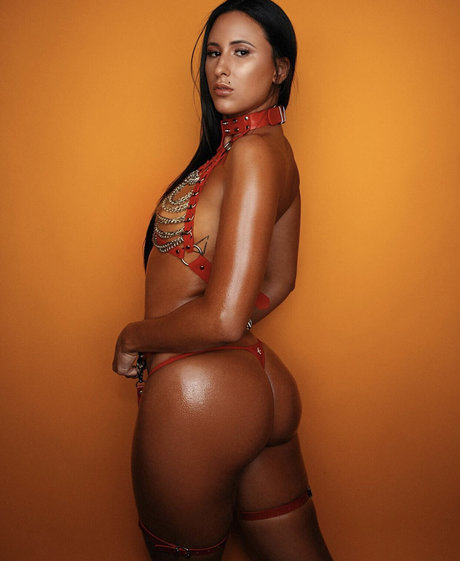 Sabrina Guetshaa exklusive akt galerie