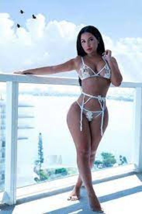 Mandy Milano model perfekte bilder