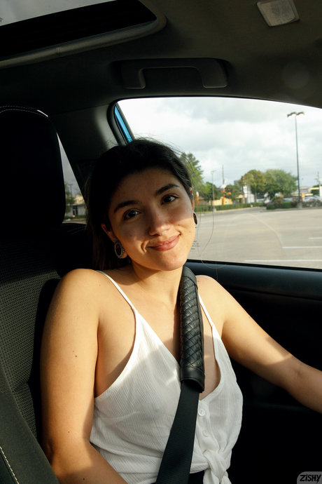 Adriene Macedo erotische akt foto