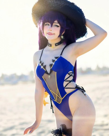 Little Giuli pornostar schöne fotos