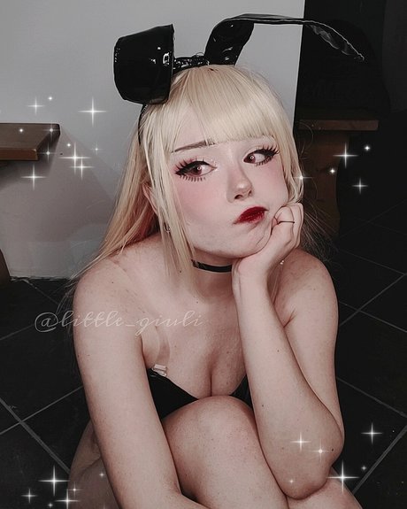 Little Giuli porno nacktheit galerie