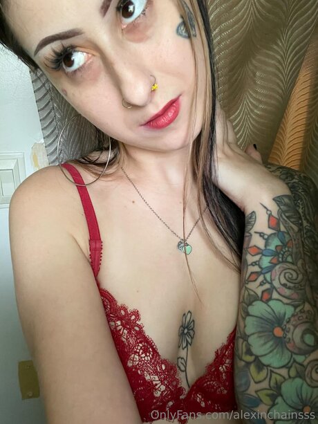 Alexinchainsss model kunst galerie
