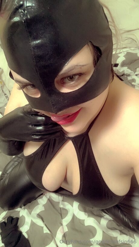 Goddessofsin666 erwachsene nackte fotos