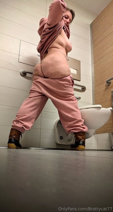 Brattycat77 model xxx fotos