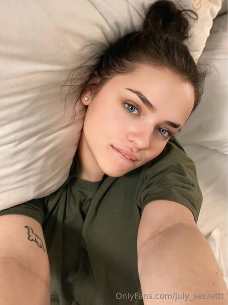 July Secrettt schauspielerin beste galerie