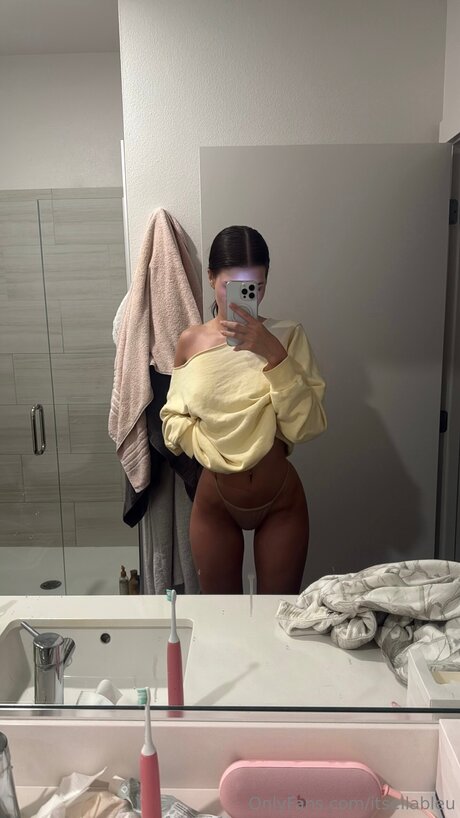 Itsellableu nacktheit akt archiv