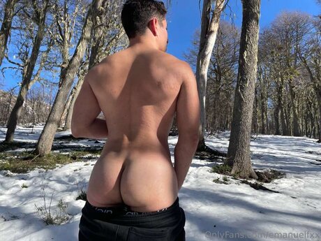 asiatische trans-onlyfans erotische akt bild